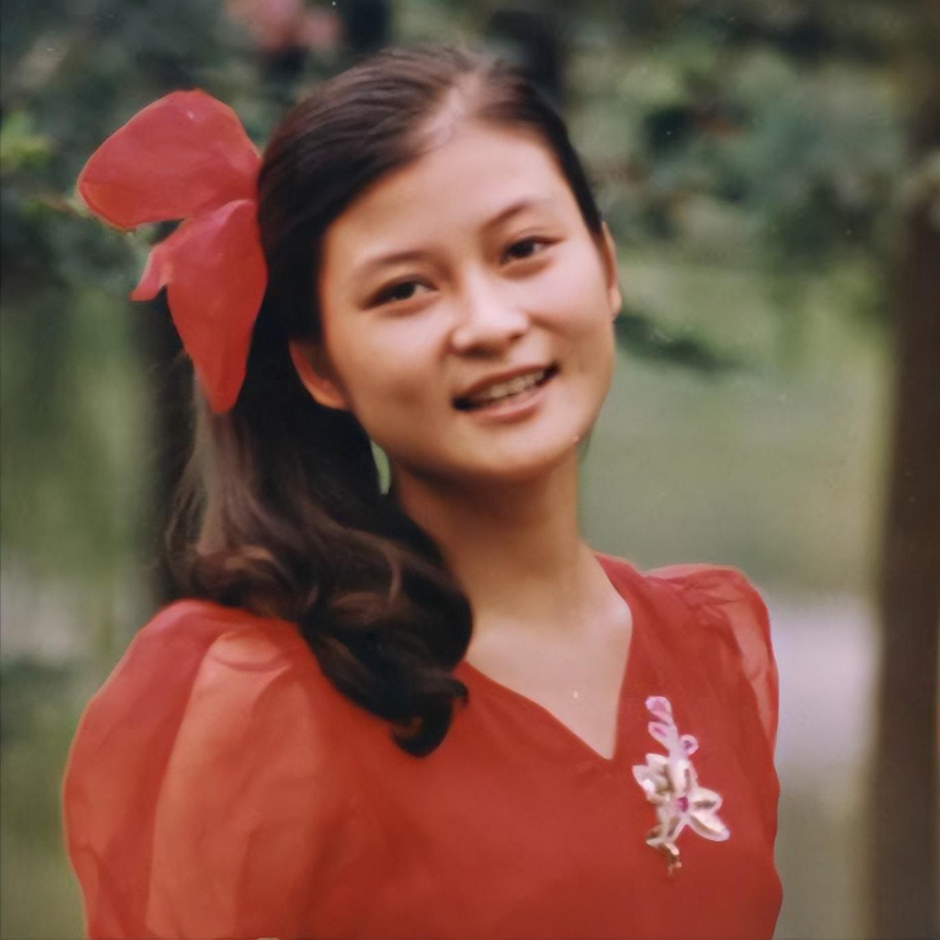 歌手朱晓琳走红背后有艰辛15岁爆红21岁隐退55岁仍未婚