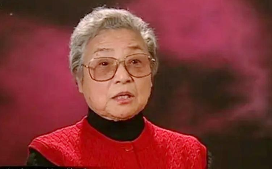 永贵嫂(张庆芬饰)游击队队员,机枪手刘永贵的妻子,独自带着孩子生活.