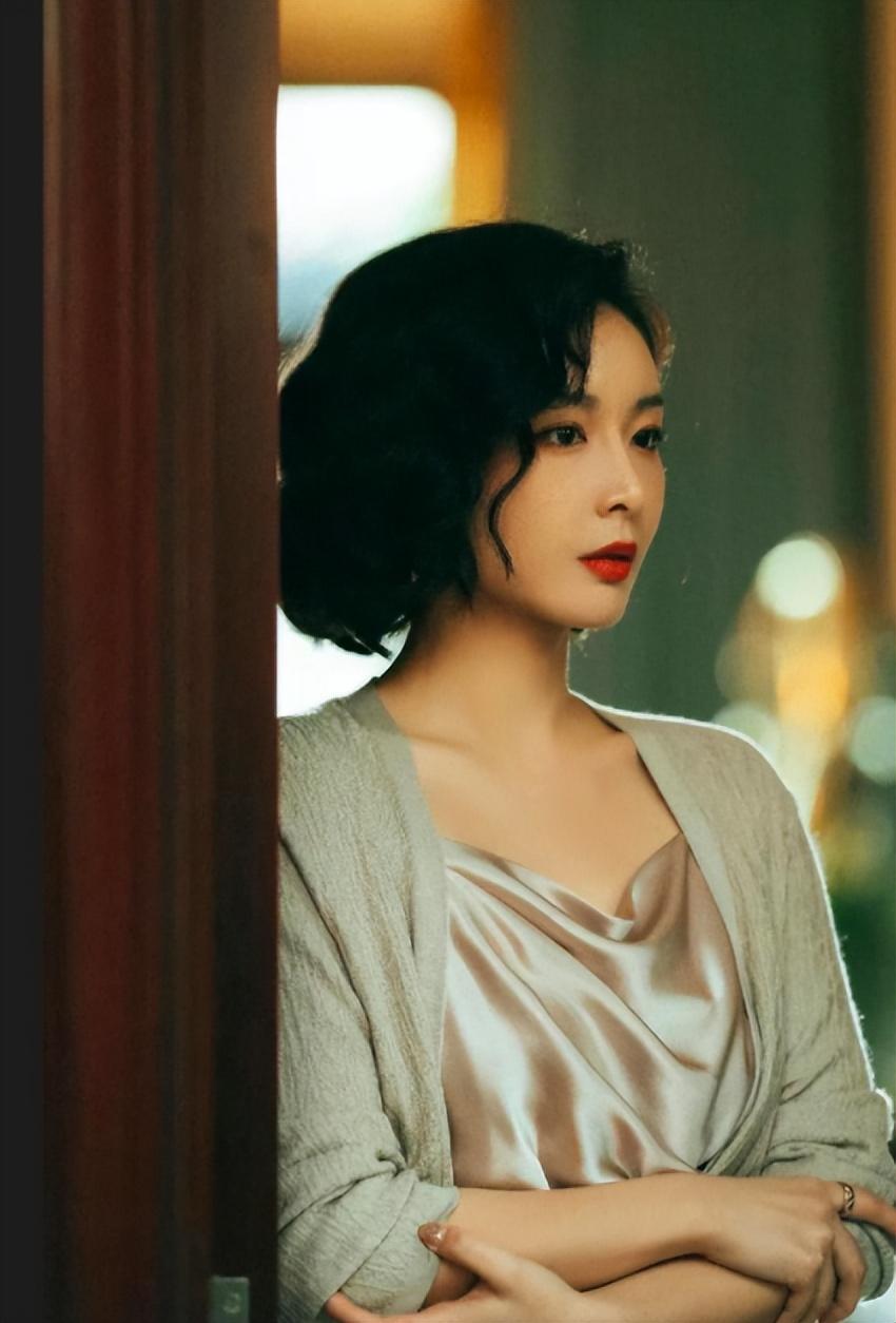 回顾看到当红艺人判若两人旧照才明白资本造星的力度有多强