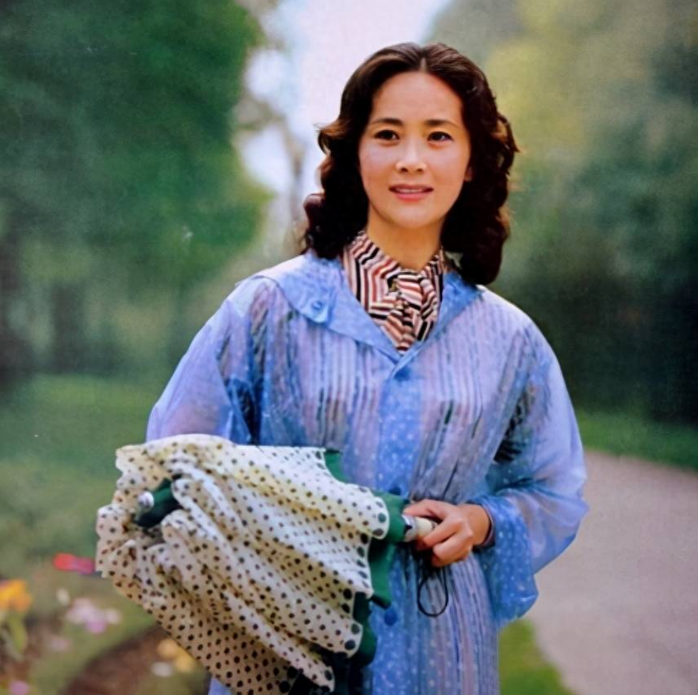 央视主持人顾永菲曾吞300颗安眠药自杀抢救7天7夜如今怎样