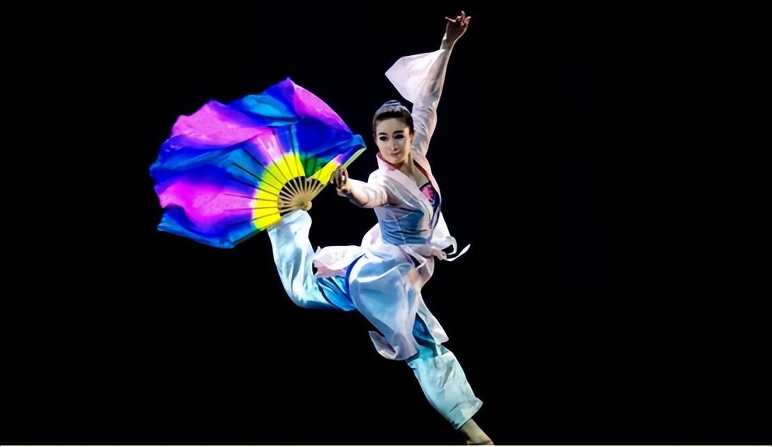 倒也不是练舞有多么辛苦,而是背井离乡的滋味实在不好受.