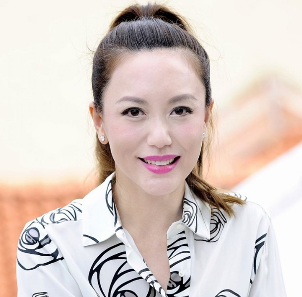 借着名人的效应,郭妃丽赚得盆满钵满,成为新加坡艺人中赚得广告费最多