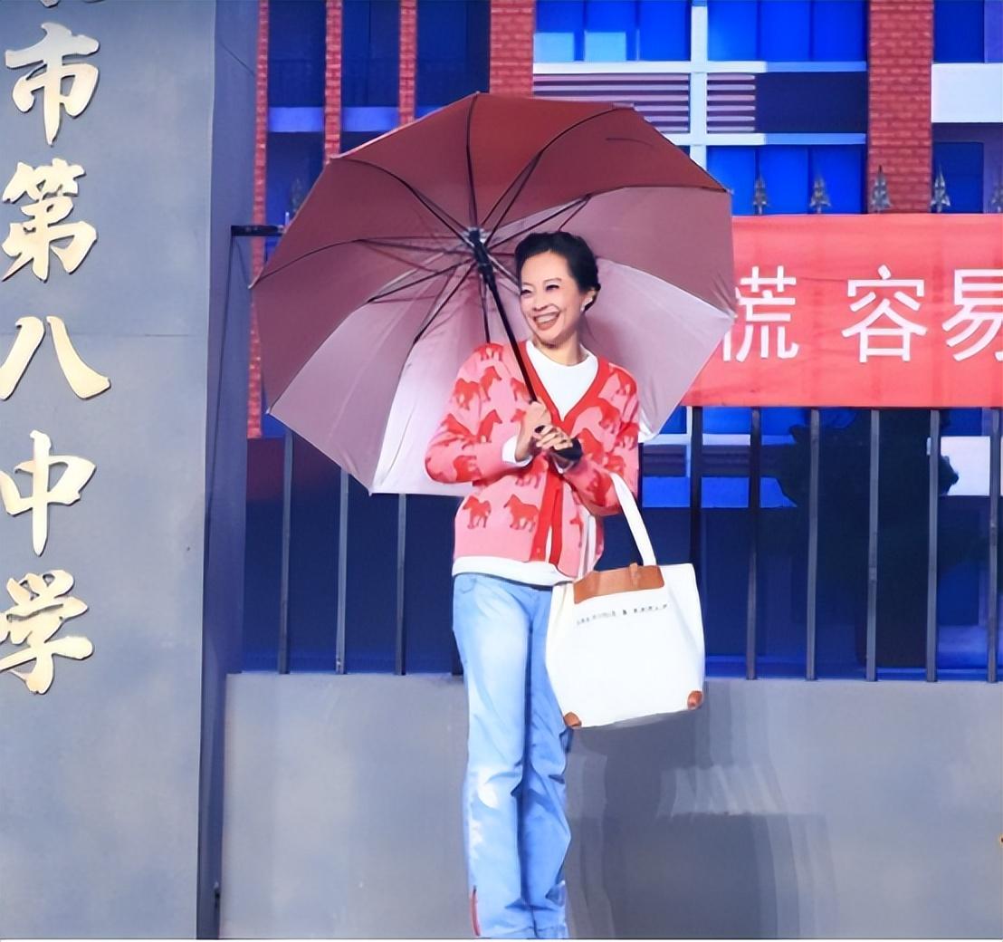 她曾5上春晚和潘长江范伟一同搭档丈夫去世后无奈淡出舞台