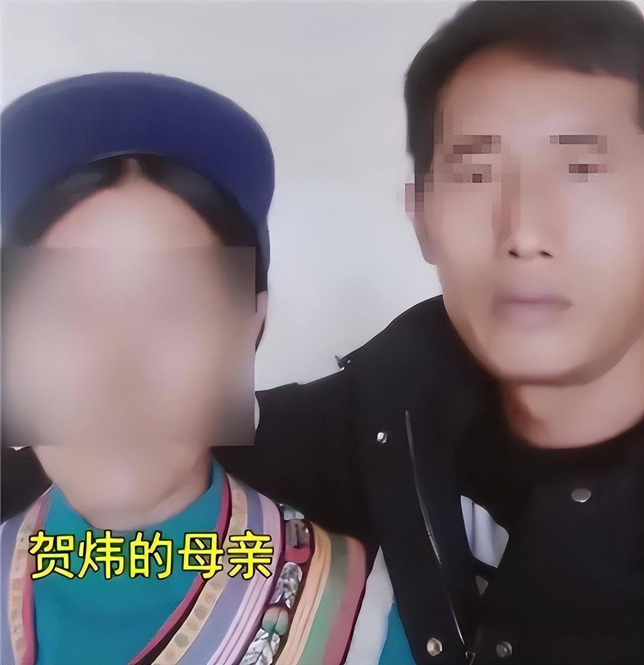 四川布拖县桥边村的一户人家开喜宴,证婚人翁飞和姐夫贺杰辉被安排在