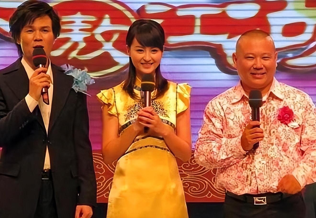 她是著名美女主持人嫁给神秘老公生下三个孩子50岁宛如少女