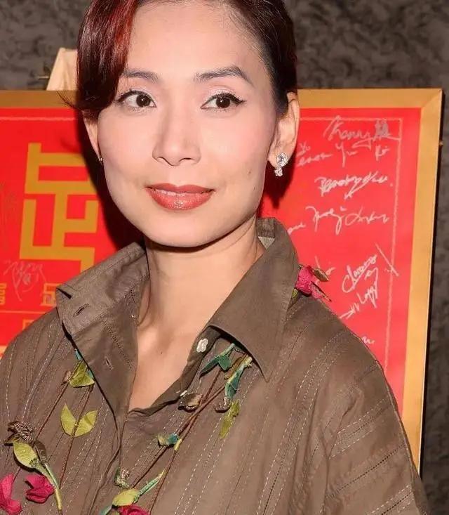 邝美云从贫民窟女孩到香港女富豪她说女人的贵人是自己