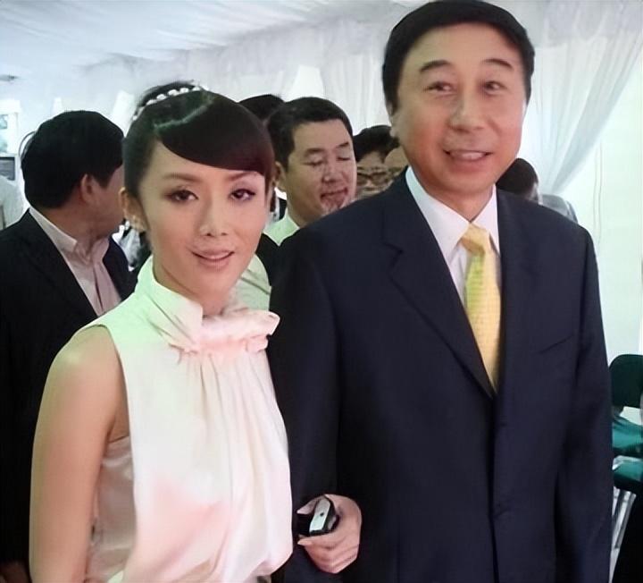 冯巩的妻子到底是谁