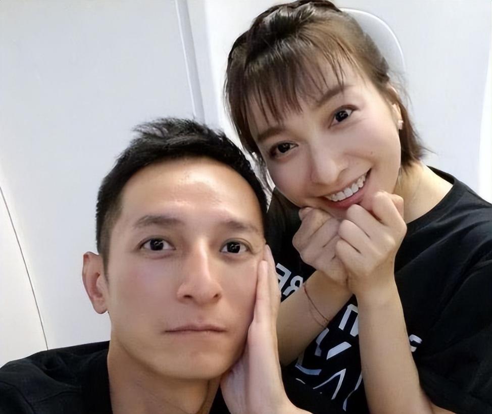 明星烤瓷牙有多可怕有的亮得发蓝有的嘴包不住牙辣眼睛