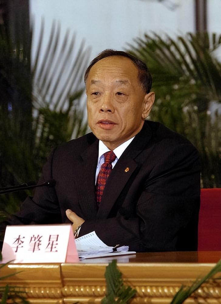 回顾他是哈佛学霸父亲是前外交部部长李肇星岳父是阎维文