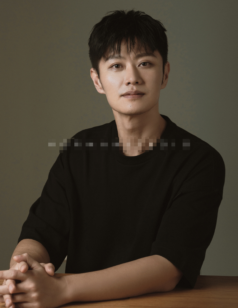 39岁的赵荀,从李二牛爆改成花美男,他的骨盆用3颗钉子挂在腰上