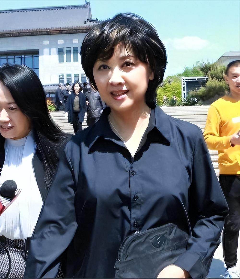 女儿国国王朱琳71岁身材苗条风韵犹存与二婚老公丁克16年