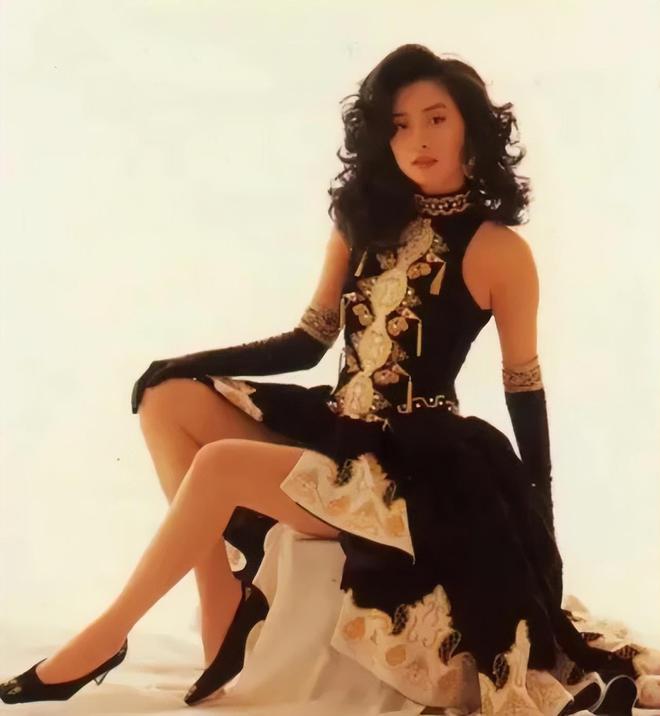 邝美云从贫民窟女孩到香港女富豪她说女人的贵人是自己