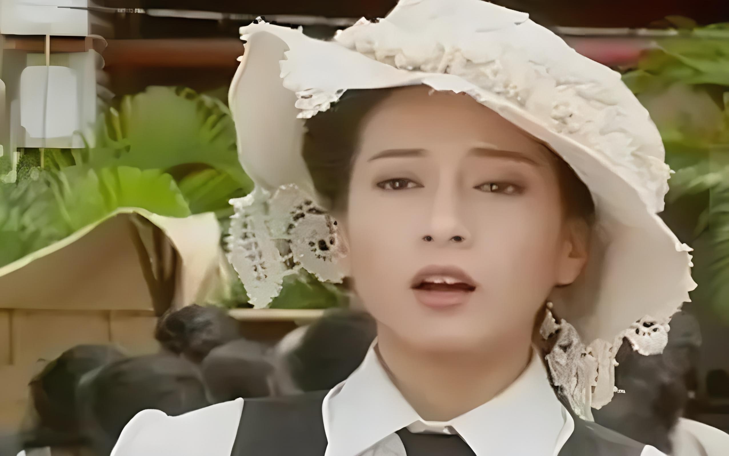 很幸运,何莉莉便天生有着这样的优势.