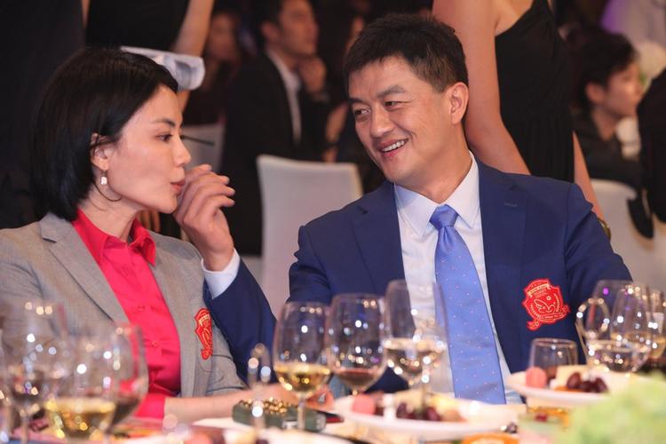 李敖王菲之所以高冷因为她肚子里没墨水本质是一个愚妇