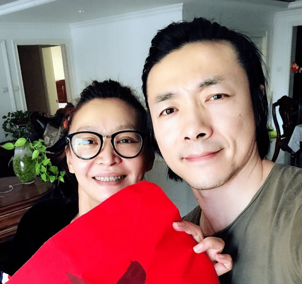 回顾父母爱情演员现状梅婷嫁穷小子德华40岁生子险难产