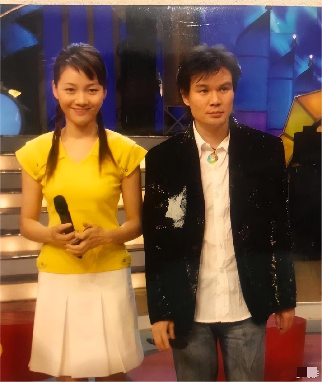 从青涩的主持人,到如今的"台柱子",周群一路走来付出了无数的努力和