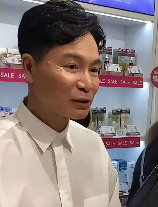回顾脸部塌方发腮油腻这些颜值暴跌的男神你还能认出谁