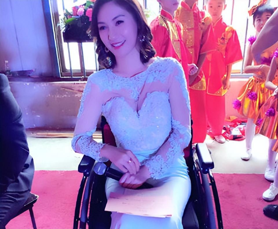 她是前湖南台一姐却在5分钟内全身瘫痪如今公开征婚也无人娶