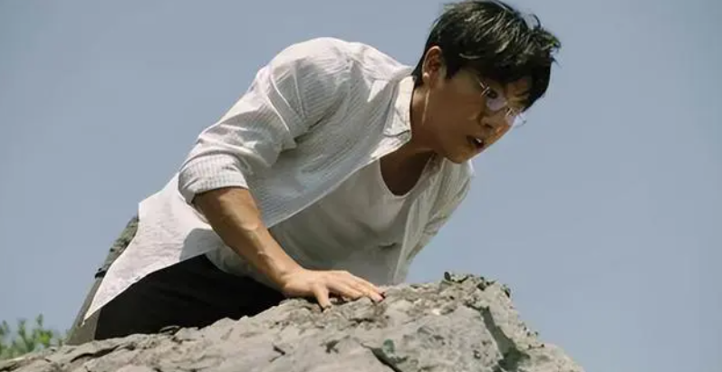 回泰国后,王暖暖把全部精力都投入到了工作中,俞晓东也会帮些小忙