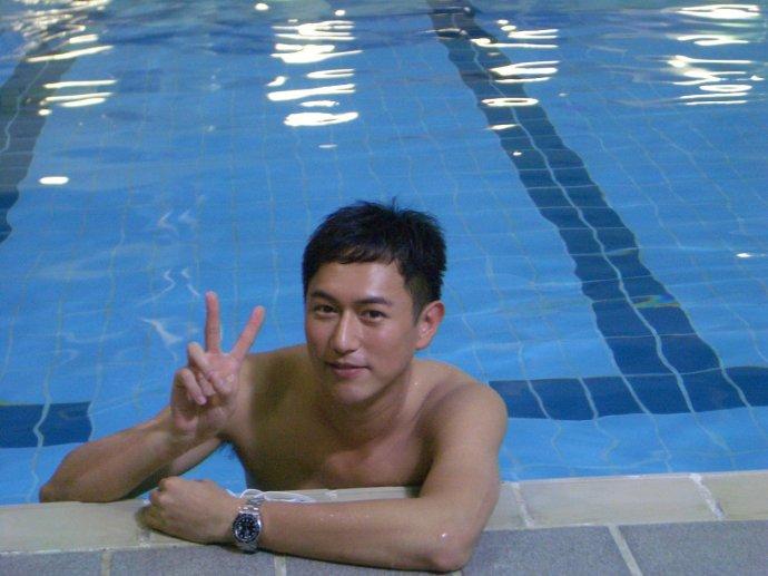 如同舒畅一样,陈键锋也被打上了过气男艺人的标签.