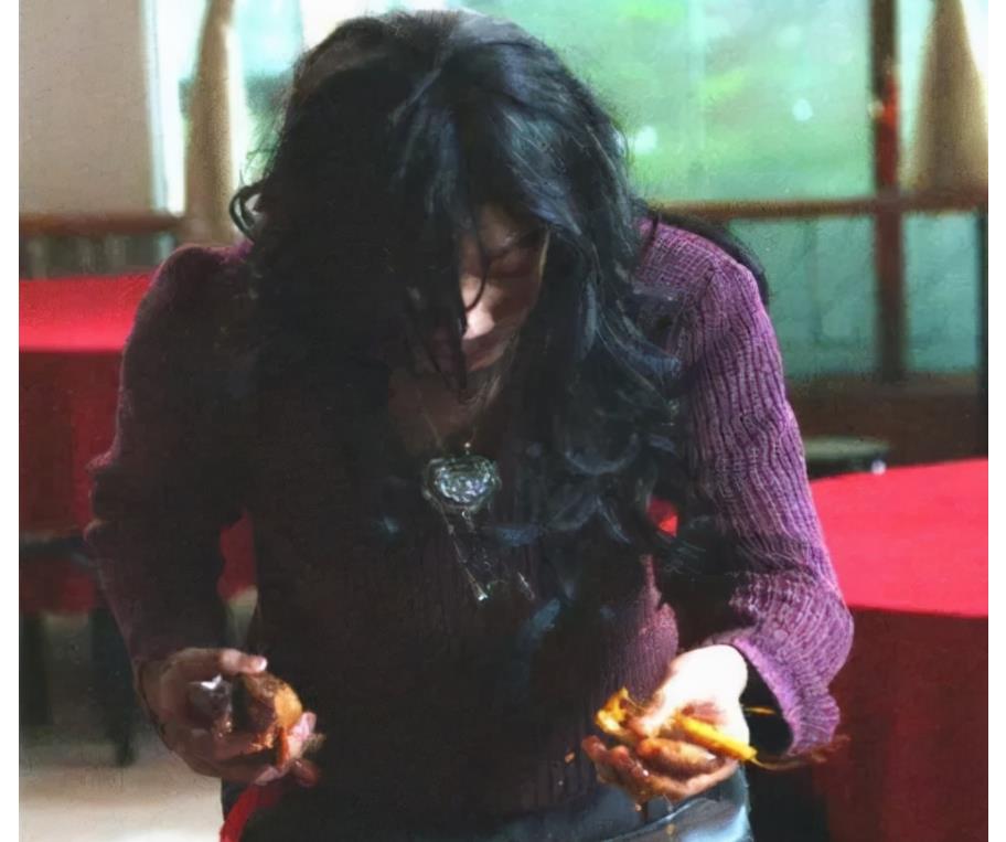 回顾河南杨锁有多"懒"?"脚不沾地,吃饭靠喂",23岁把自己"饿死"