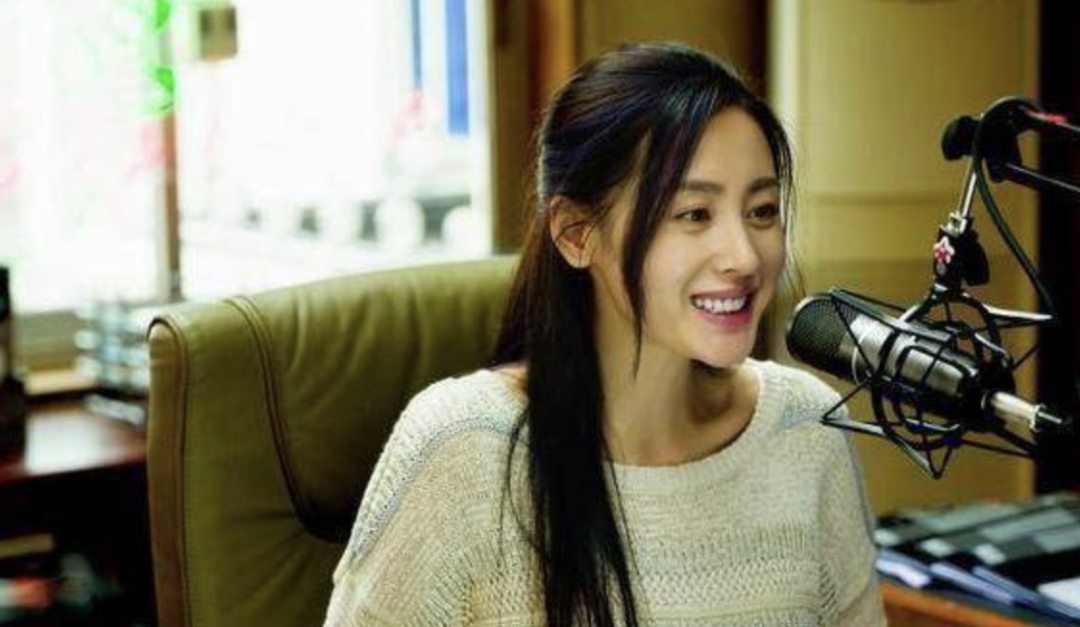 明星烤瓷牙有多可怕有的亮得发蓝有的嘴包不住牙辣眼睛