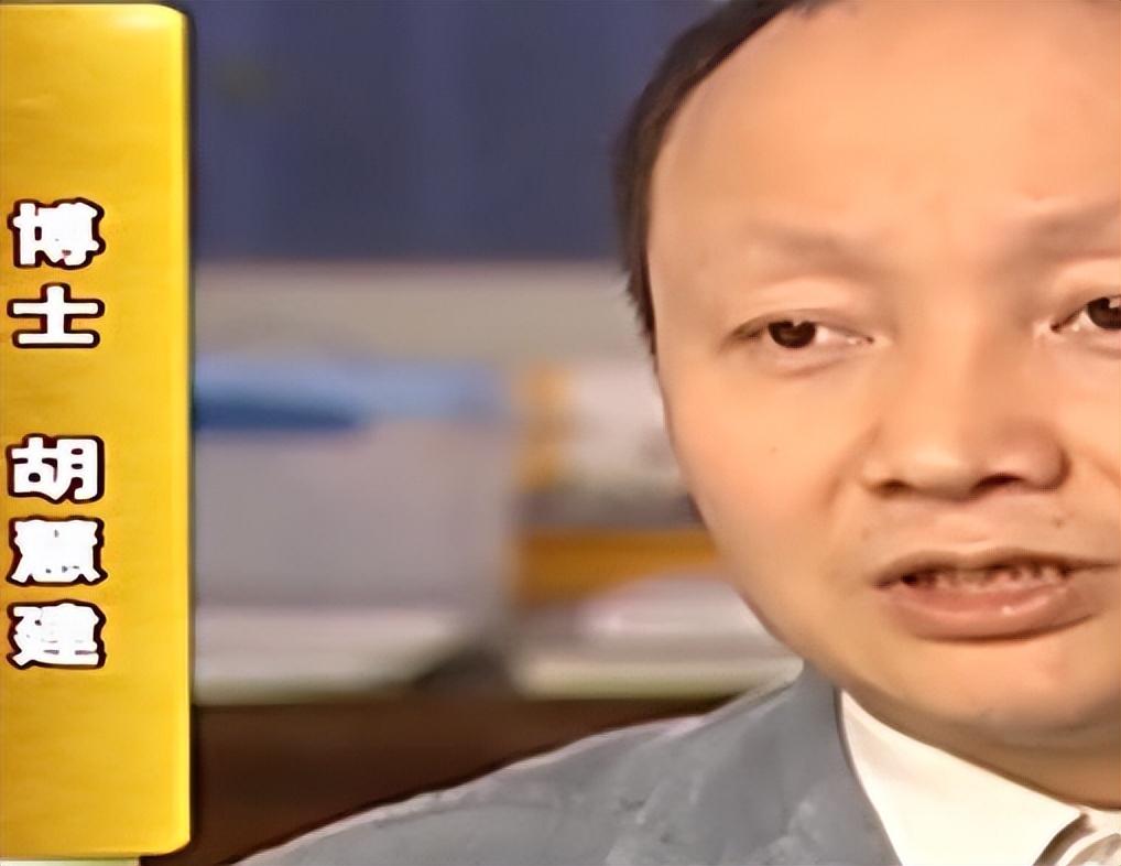 劝阻大家停手,并不是因为抓蛇有什么不对,而是这种蛇的名字是短尾蝮蛇