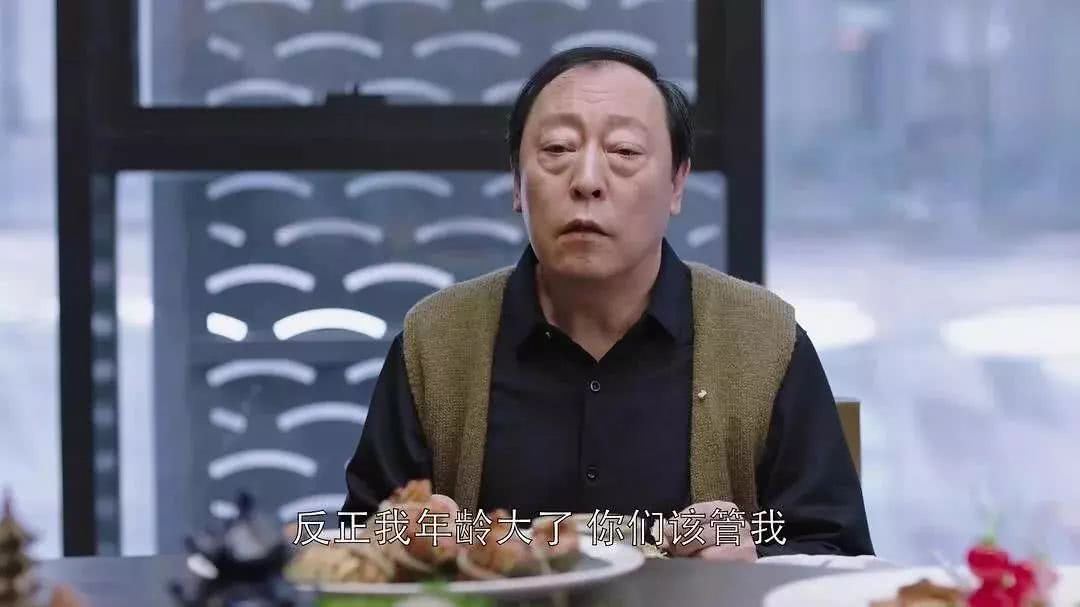 如今61岁的倪大红,人气绝对不输给二三十岁的当红流量.