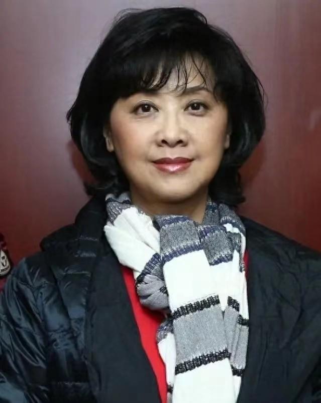 女儿国国王朱琳71岁身材苗条风韵犹存与二婚老公丁克16年