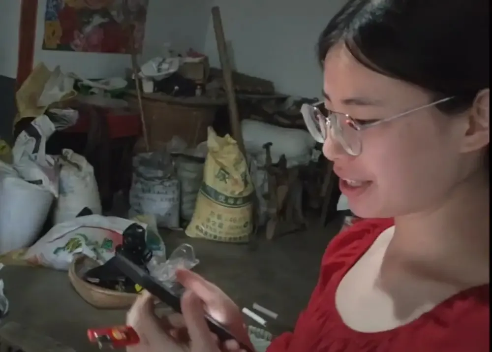 回顾西安女孩6岁被拐隐忍9年寻找至亲将人贩子与养父母送去坐牢