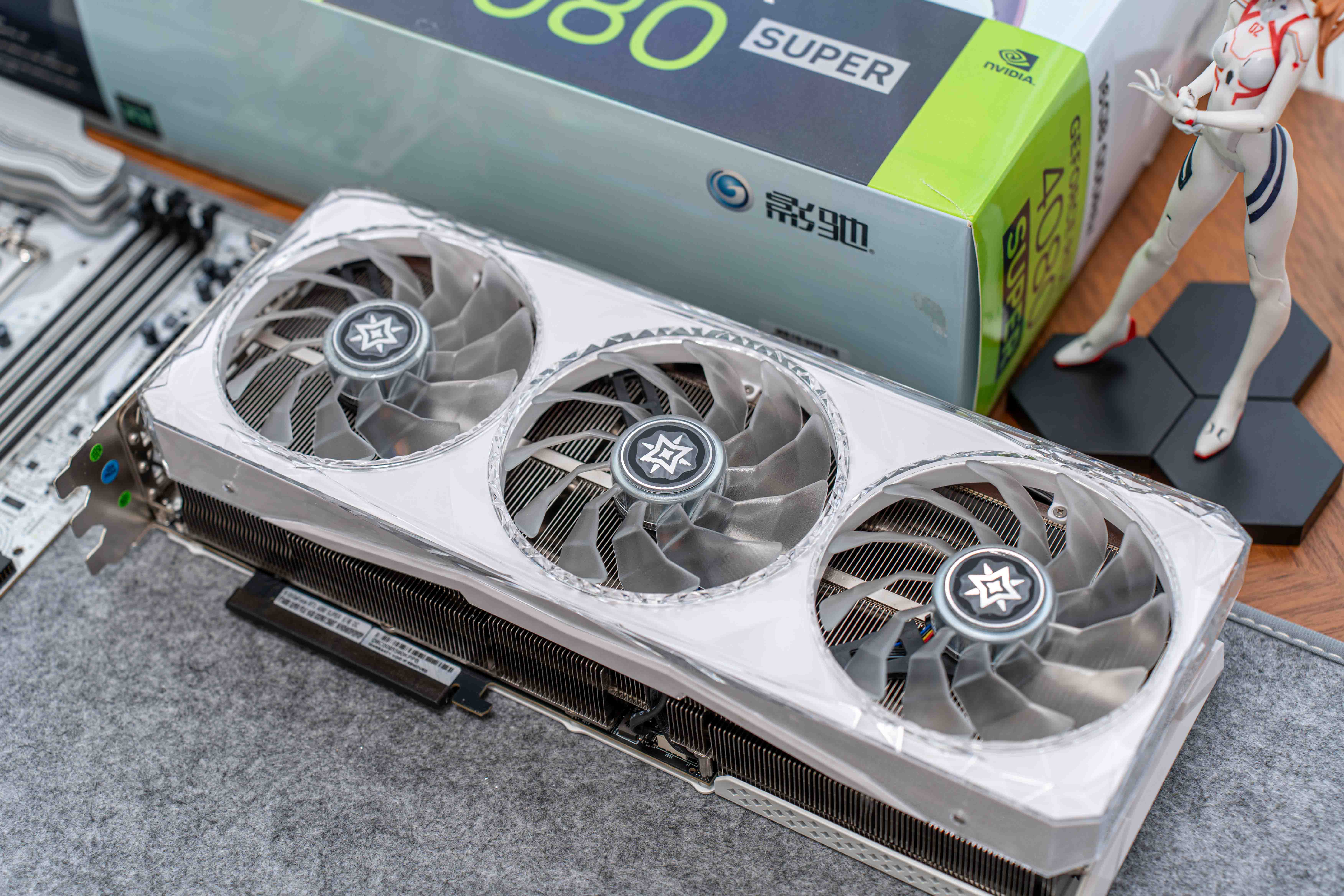 ▼显卡是影驰 geforce rtx 4080 super 星曜 oc,相较于 4080,新出的