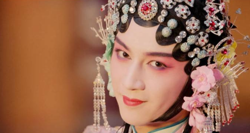 10位男扮女装的男明星有的比女人还要美这让女同胞情何以堪