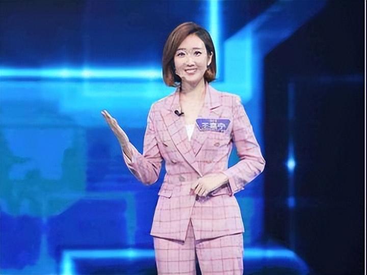 央视美女主持人王嘉宁29岁才选择嫁人真幸运事业爱情双丰收