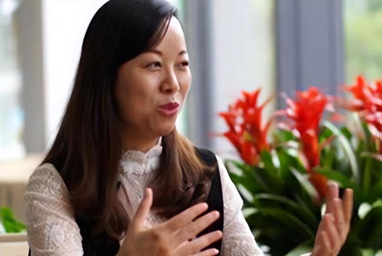 因为学历不够高,很多用人单位在刷到简历的第一眼,就选择把她淘汰.