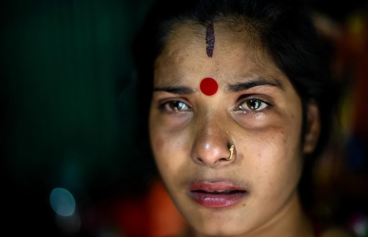 孟加拉女人村,1600女人每天接待3000男人