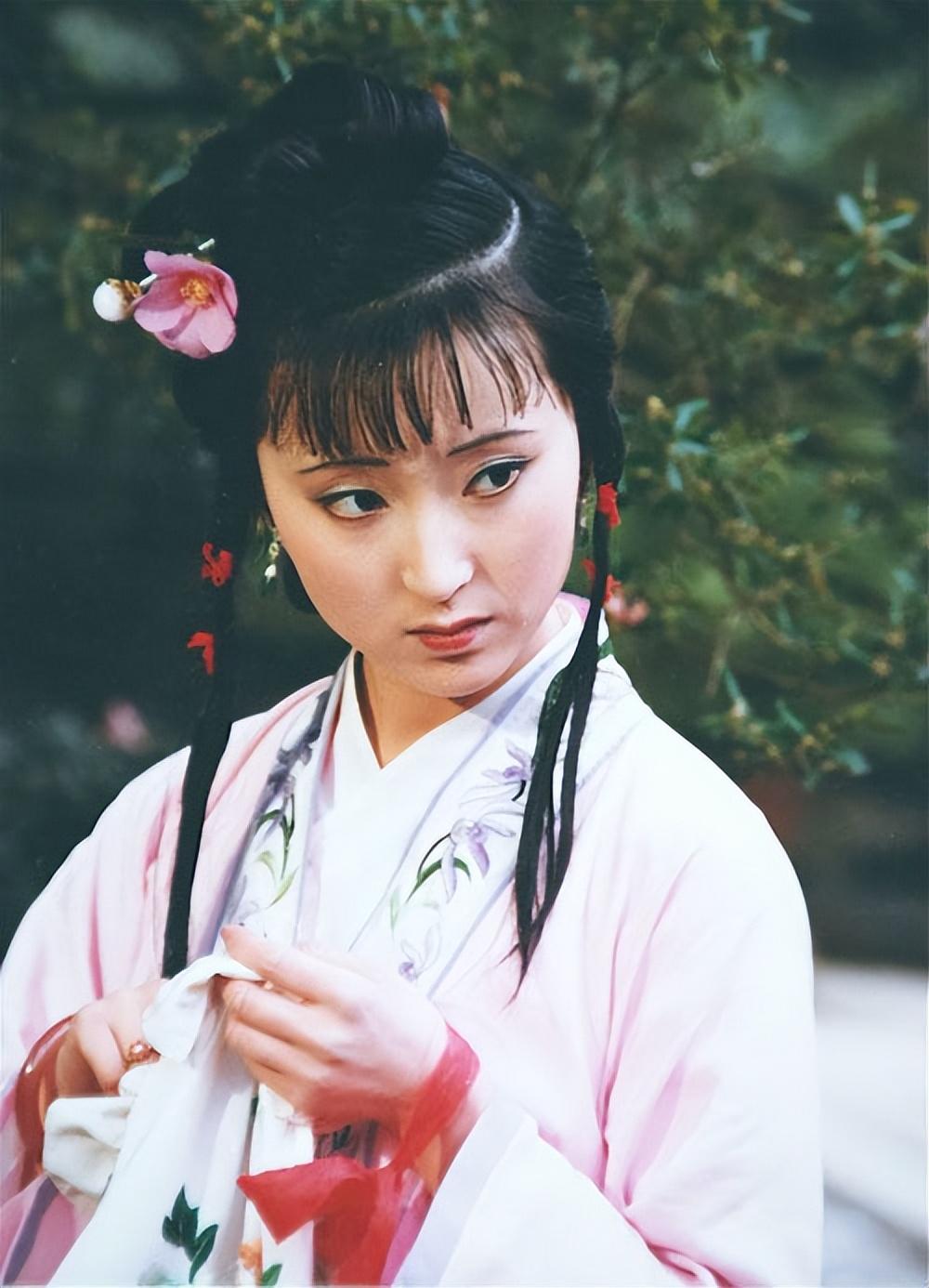 幸亏87红楼梦原化妆师离开了看这满头的小红花和圆圈多丑