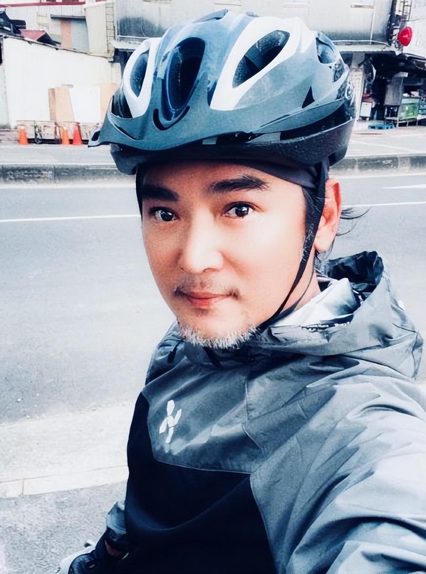 回顾脸部塌方发腮油腻这些颜值暴跌的男神你还能认出谁