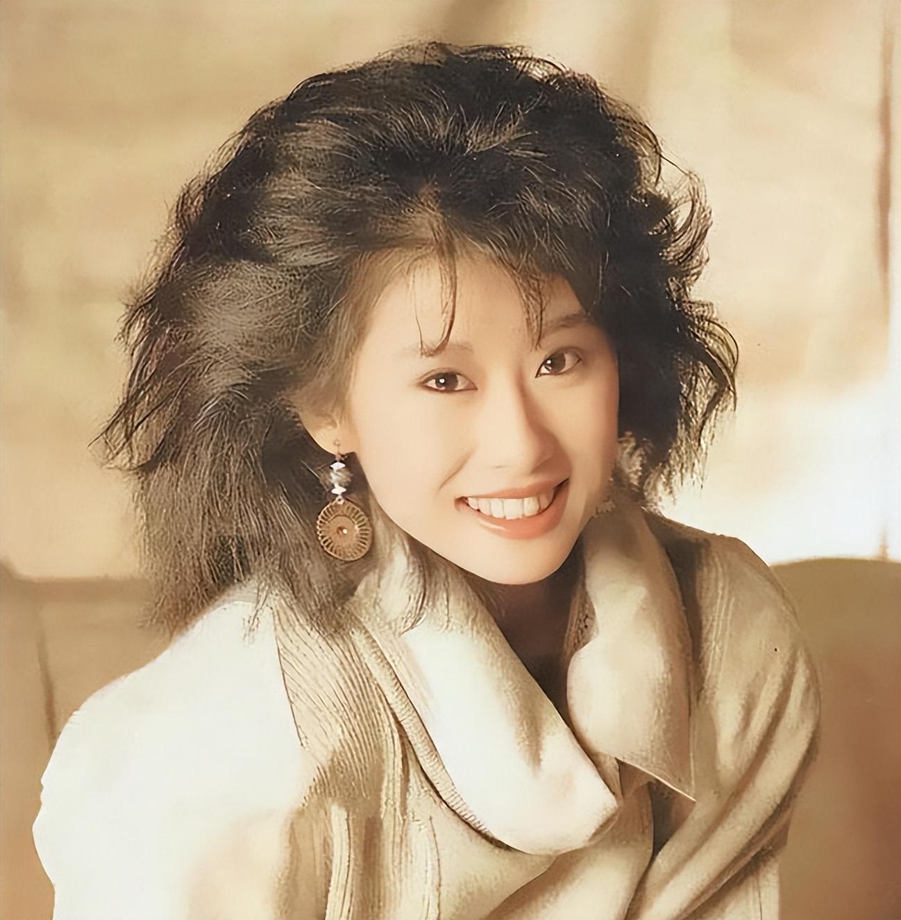 叶倩文嫁给大14岁的林子祥结婚28年无儿无女61岁已经白头