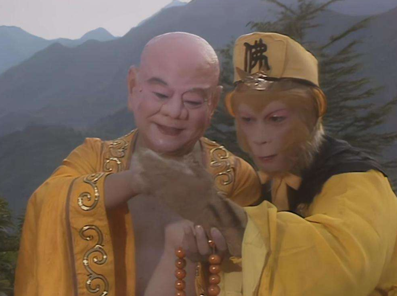 观众们熟知他的角色是在央视版《西游记》中的弥勒佛一角,憨态可掬
