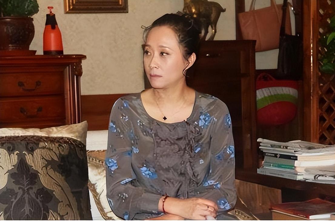 她曾5上春晚和潘长江范伟一同搭档丈夫去世后无奈淡出舞台