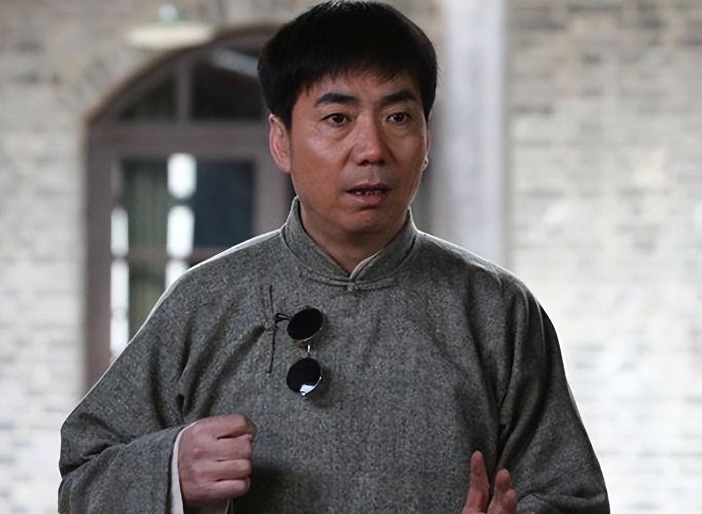 范明娶大6岁二婚女当老婆对继子视如己出今继子成国家骄傲