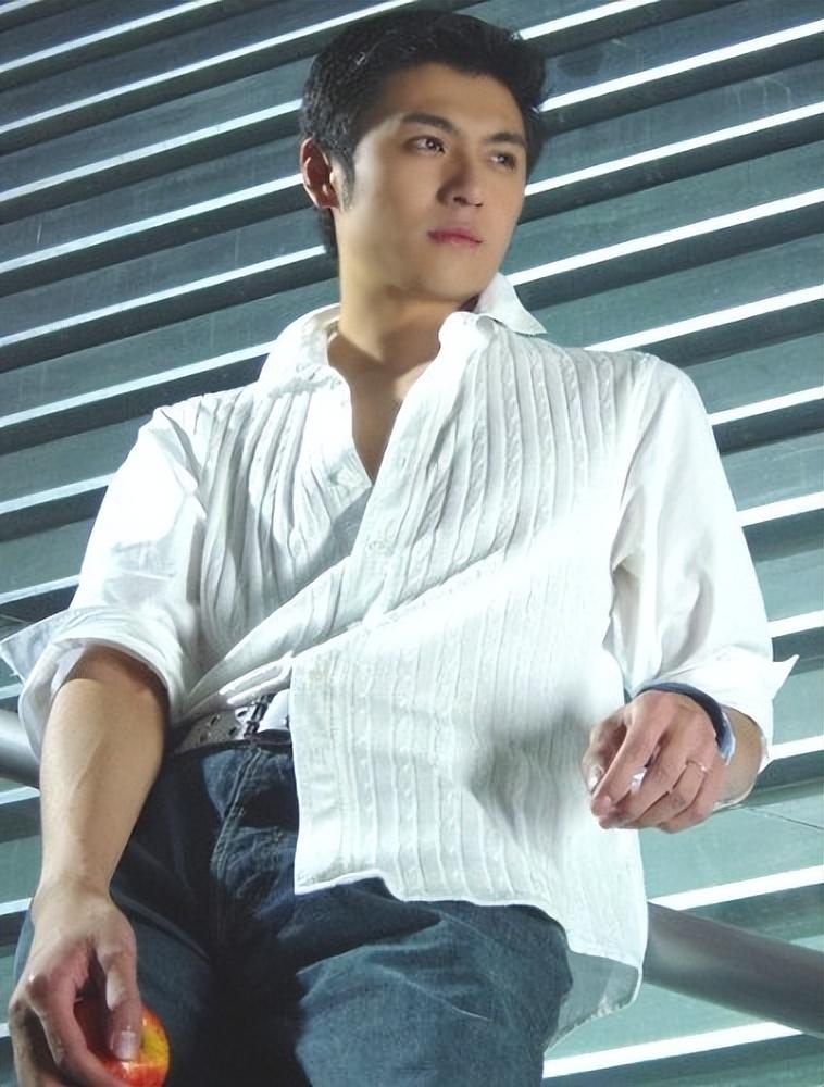 红苹果乐园播出21年男主演全员颜值崩盘女主演还个个坚挺