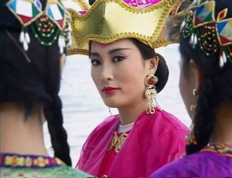 被打落悬崖后得到奇遇练就莲花宝典变成女人,归来时化名段素素,再次