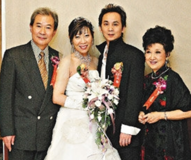 发展了事业的第二春,如今83岁定居上海,女儿出嫁时曾经被媒体拍到