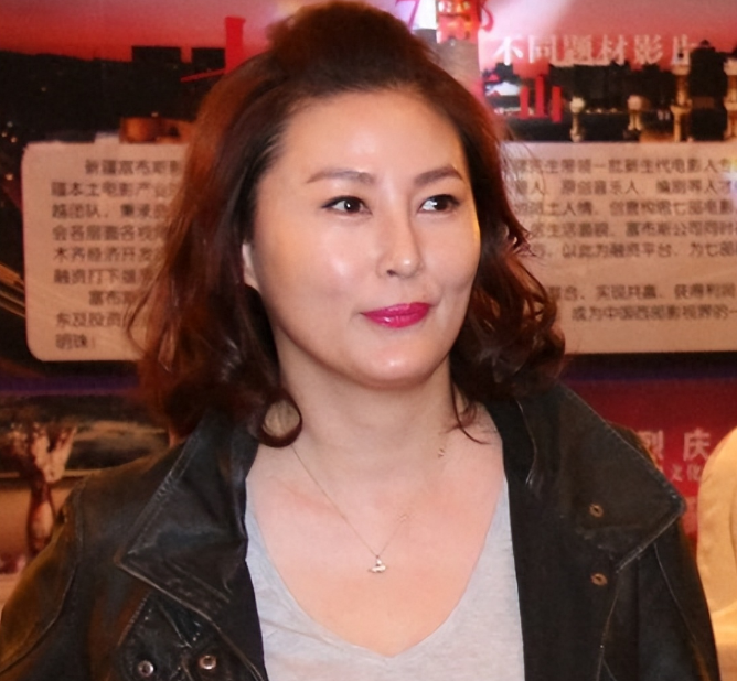 回顾水浒传17位女星现状6位消失3位已逝扈三娘越老越美