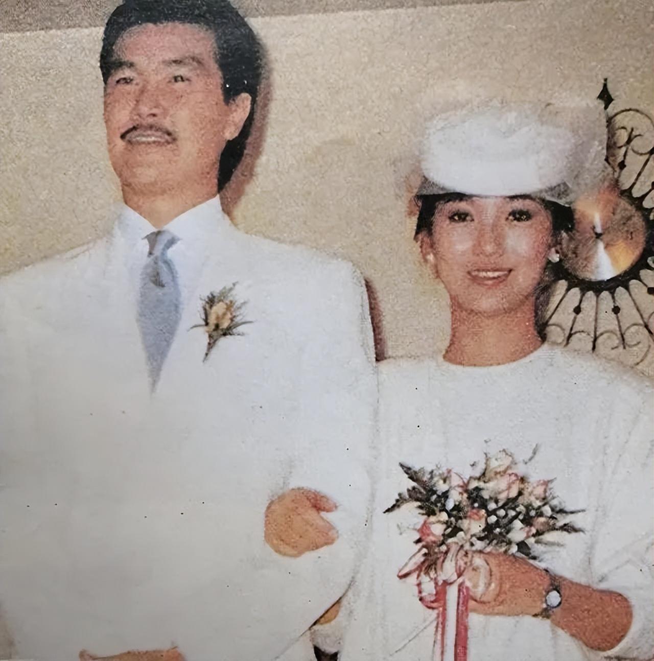 黄锦燊更是极力消除与两个儿子之间的隔阂,闲暇之时,便会带着两个儿子