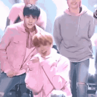 这些"花样靓仔"明星的铁粉大多为女性,她们热衷于观赏偶像的影视作品