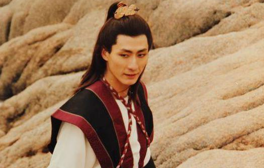 两人还没毕业,就出演了一部电视剧《青春无季》,导演正是王文