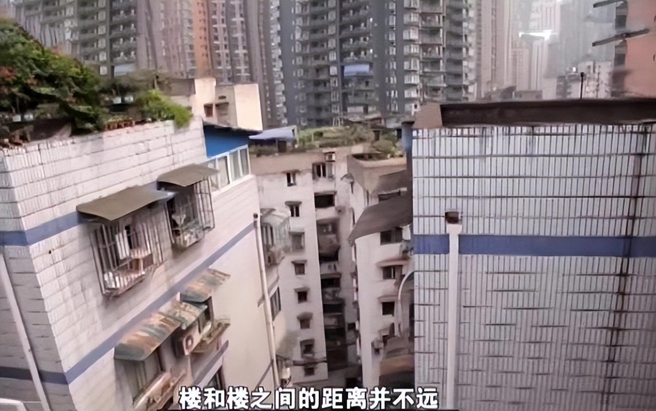 2016年重庆男子突然膝盖疼半夜求医后医生的话让他立即报警