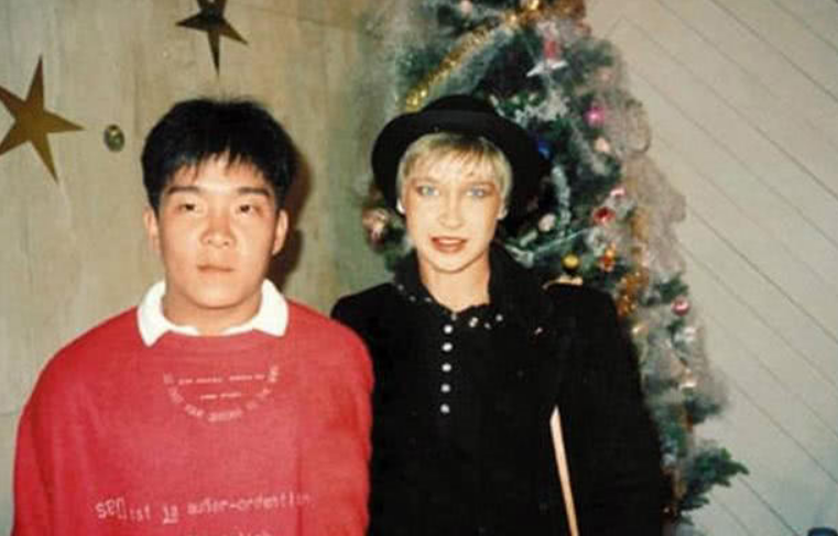 戏生情产生感情,这一段恋情持续了6年之久,情到浓时以"老公老婆"互称